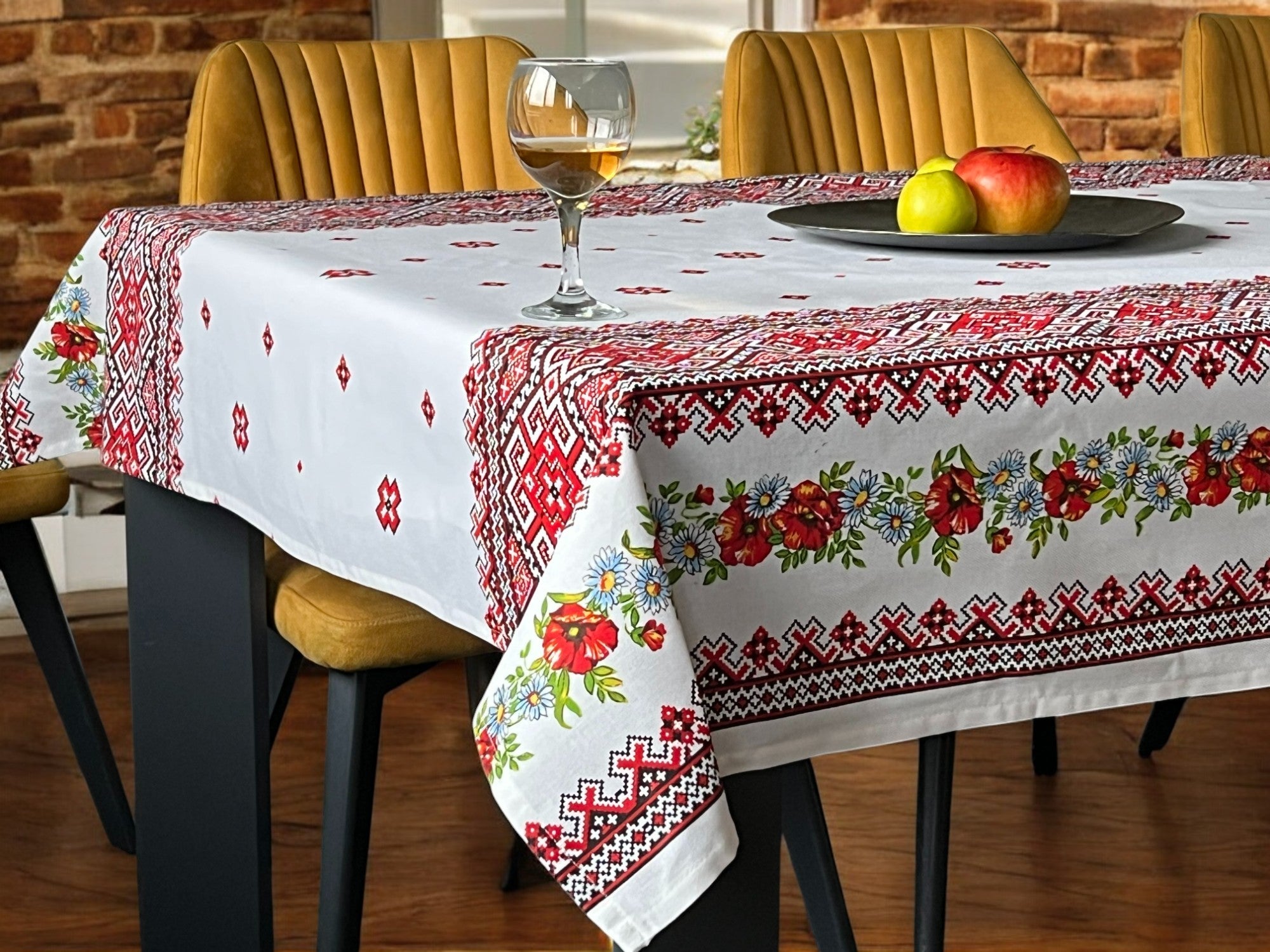 Stolnjak 150x150cm Etno Šara