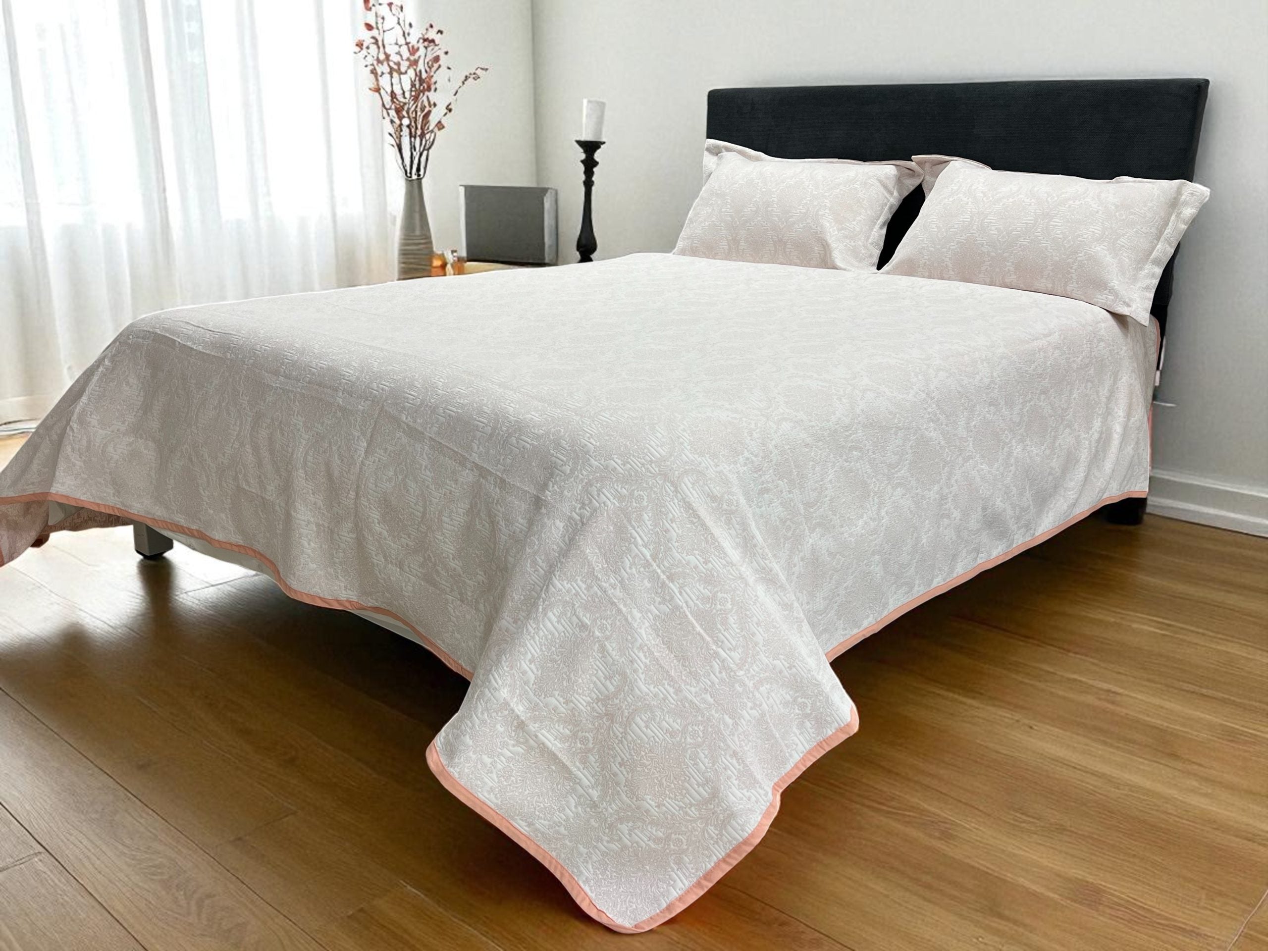 Prekrivač Elegance 250x260cm i 2 jastučnice Svetlo roze boja