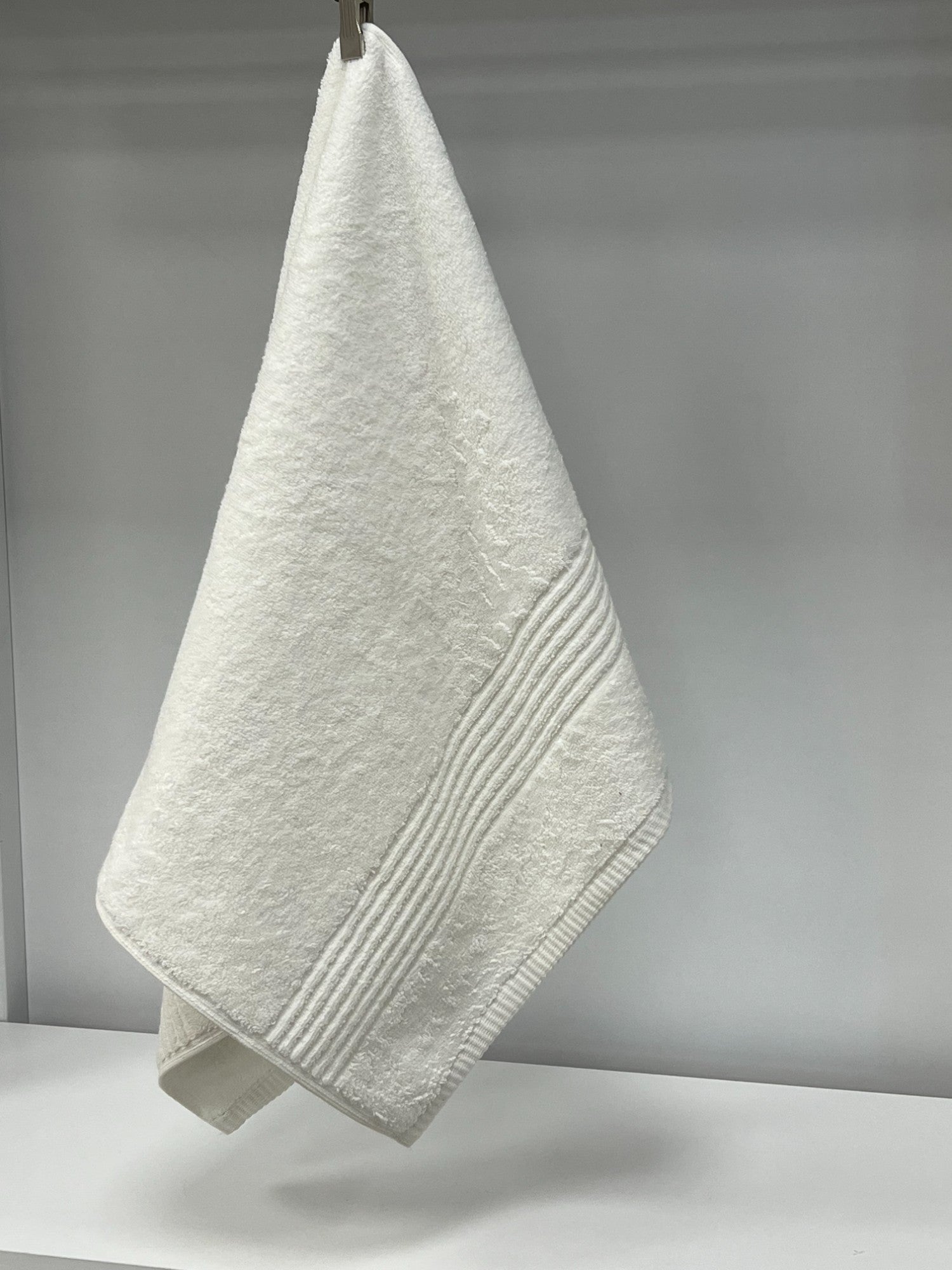 Peškir Stock 50x90cm S48 Dezen Bela boja
