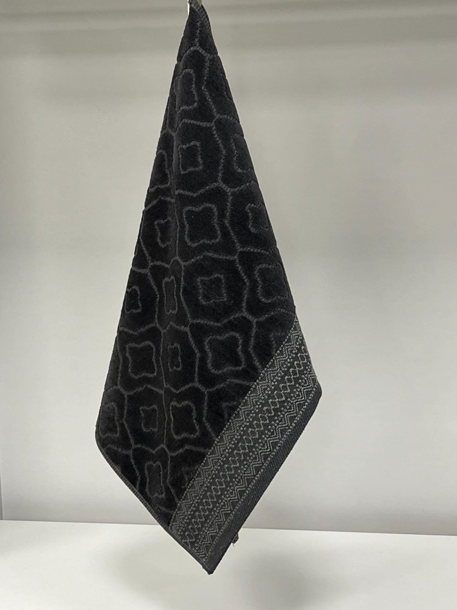 Peškir Stock 50x80cm S56 Dezen Crna boja