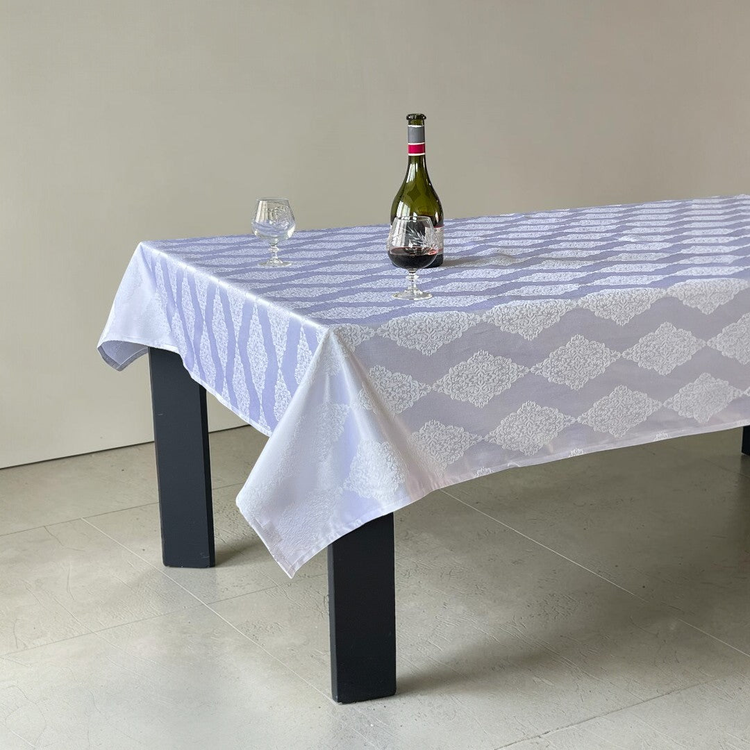Stolnjak " Damast " - 150x220cm  dezen E23