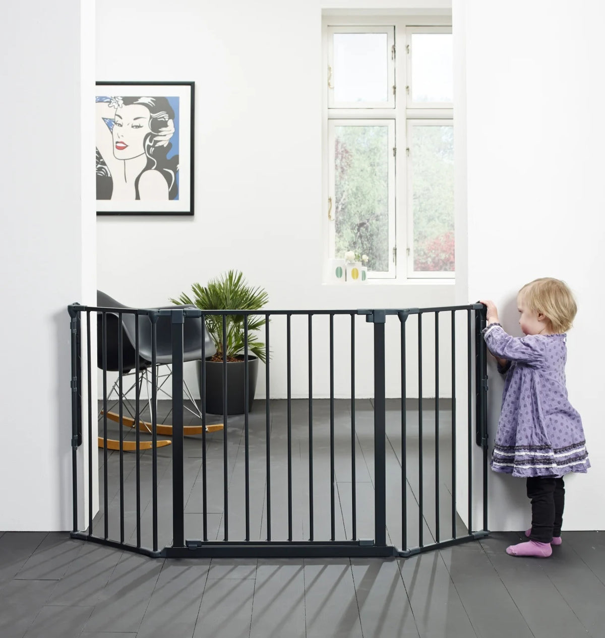 BabyDan Flex M sigurnosna ogradica 90–146 cm crna, zidna montaža