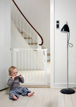 BabyDan Premier sigurnosna ogradica Extra Wide 126–132 cm bela, Safety gate bez bušenja