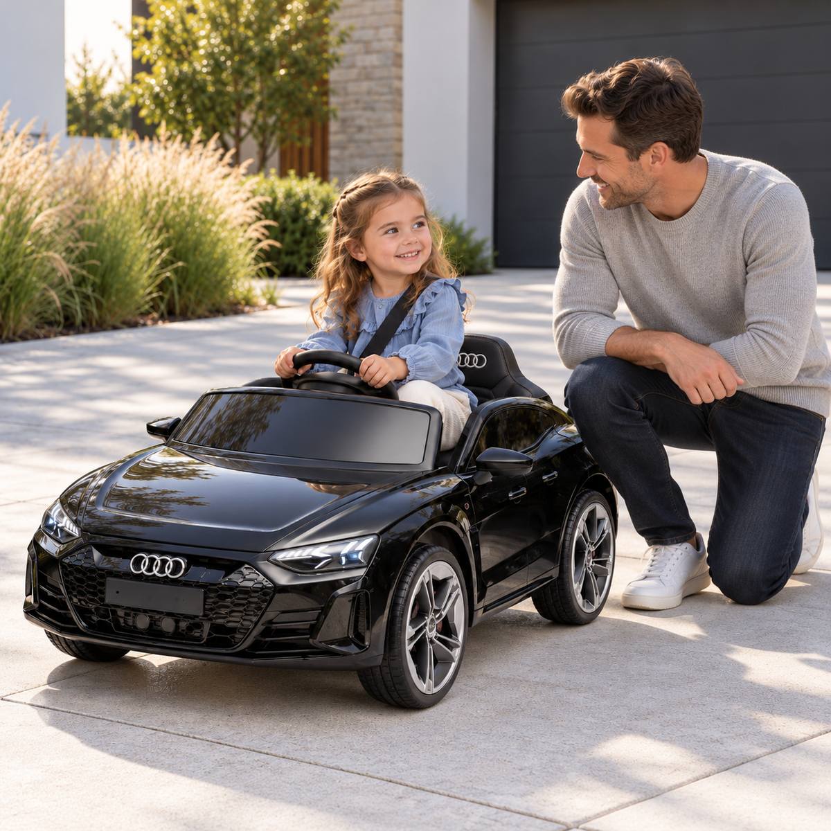 Dete i roditelj kod vozila audi-etron-2216p