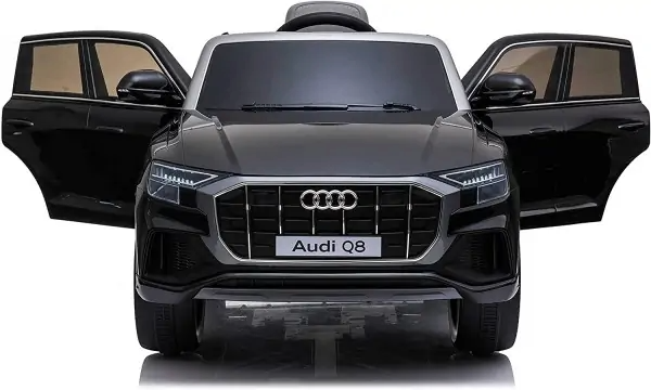260 Audi Q8  crna