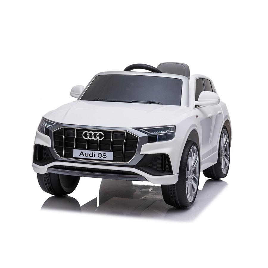 260 Audi Q8  bela