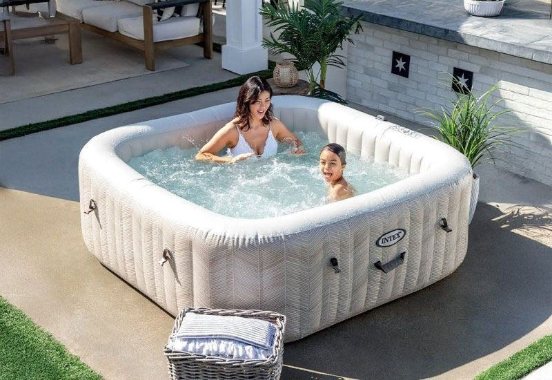 Kvadratni SPA bazen sa hidromasažom za 4 osobe