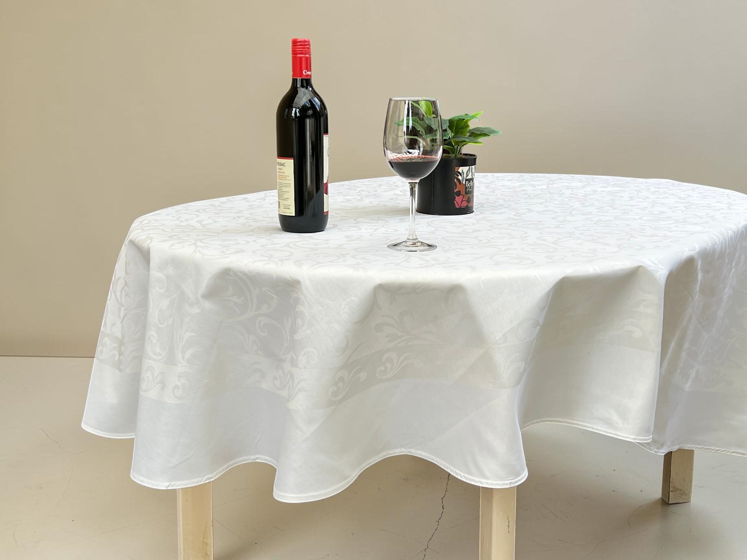 Stolnjak Ovalni 160x220cm Elid White